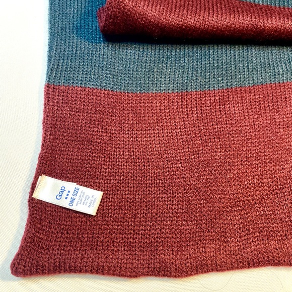 GAP Two color Classic Scarf - Picture 2 of 4